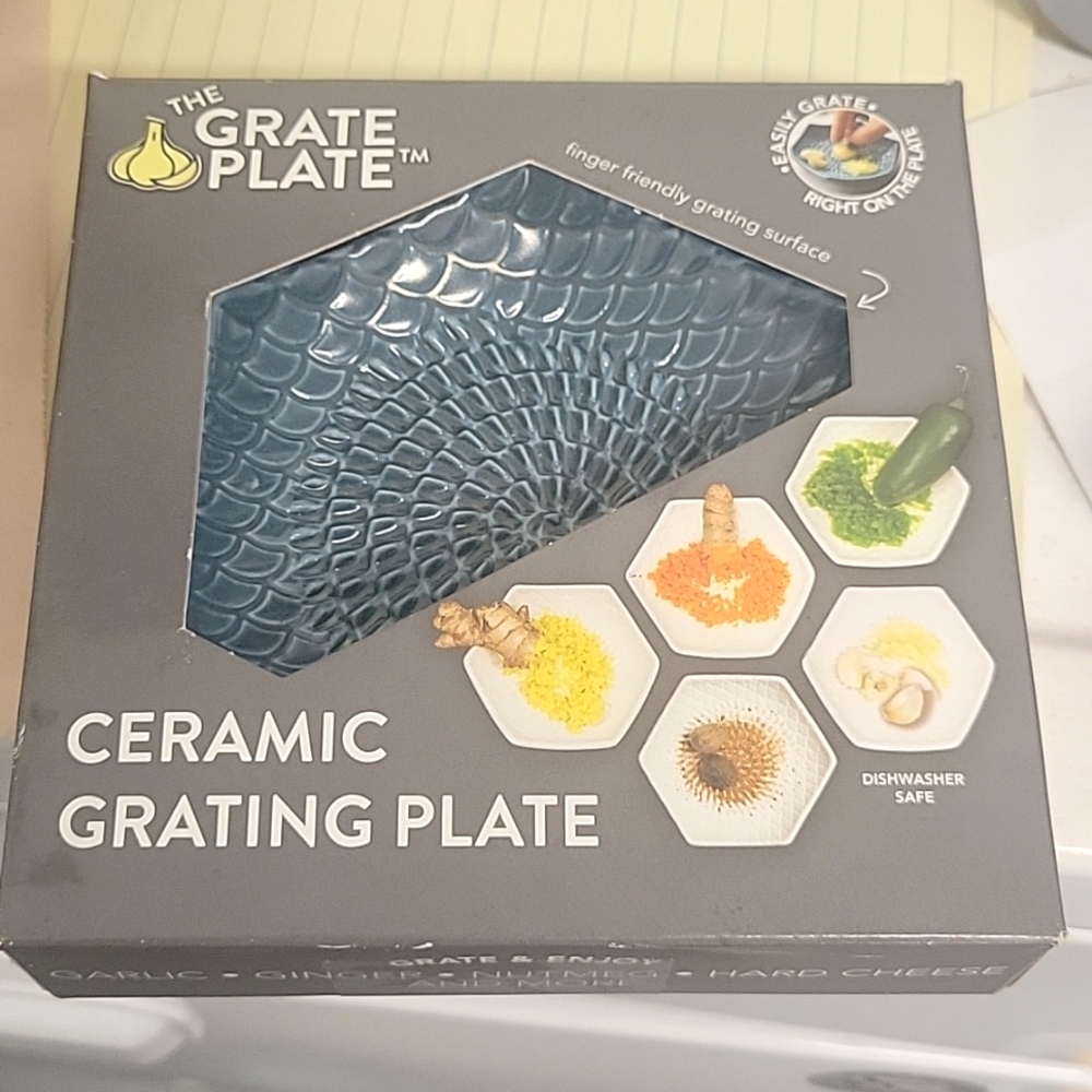 Grate Plate with Wooden Brush and Silicone Garlic Peeler